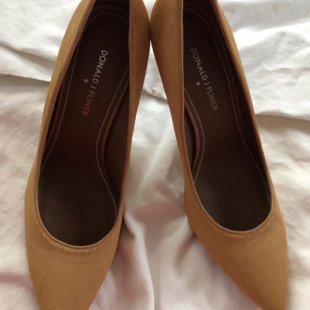 NWOT DONALD J PLINER CALFSKIN HEELS